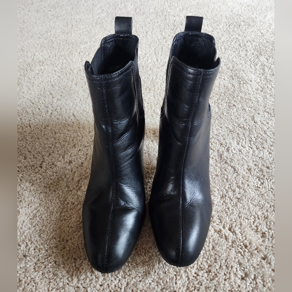 Tory Burch made in Brazil black leather size 9.5 M Chelsea heeled boots - Picture 2 of 16